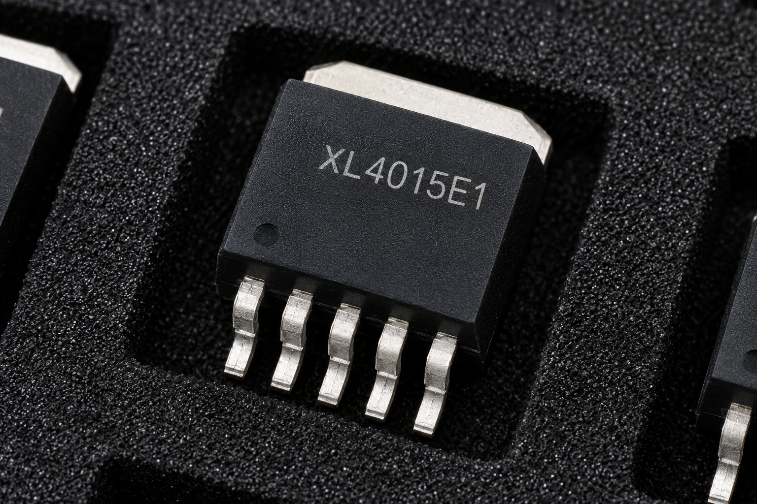 XL4015 / XL4015E1 – 5A 180KHz 36V Step-Down (Buck) DC-DC Converter IC